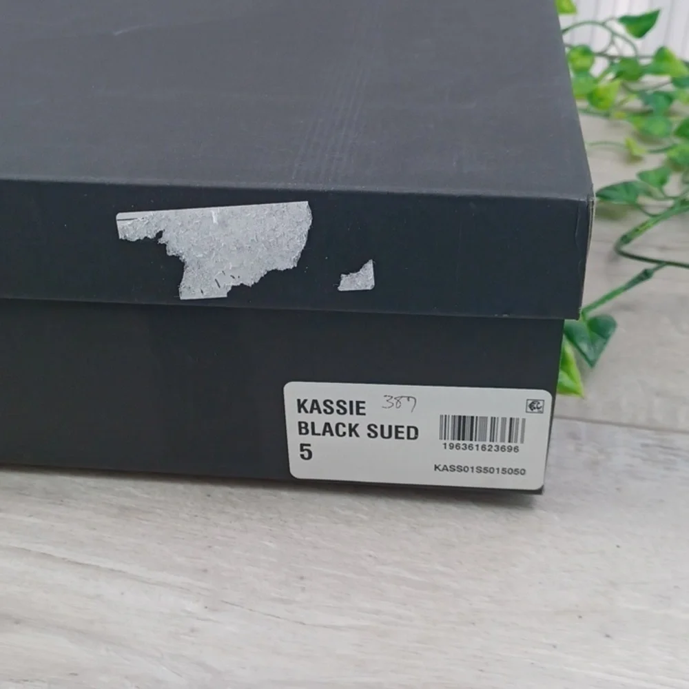 Betsey Johnson kassie Black Suede NIB
